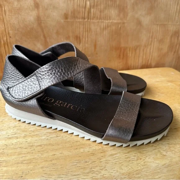 Pedro Garcia Metallic Leather Flat Low Heel Open Toe Sandals - Picture 10 of 16